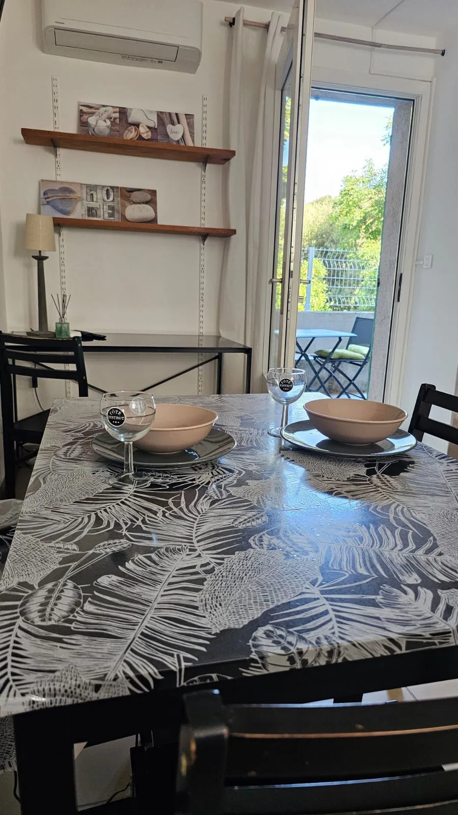 Table à manger du studio à Corte