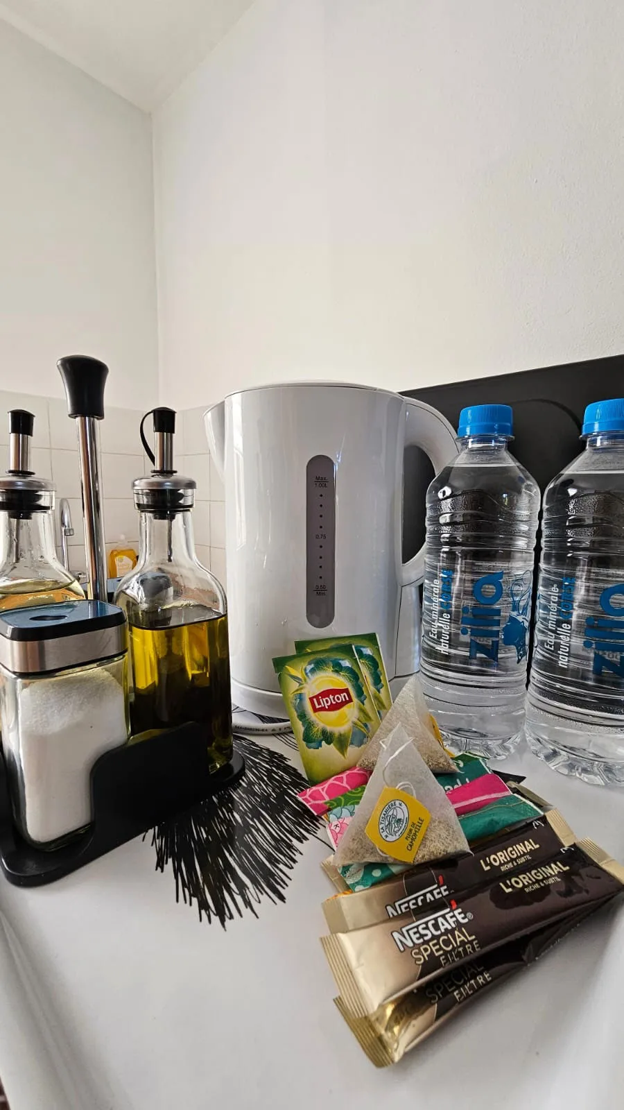 Plateau d'accueil café, thé et eau à l'arrivée