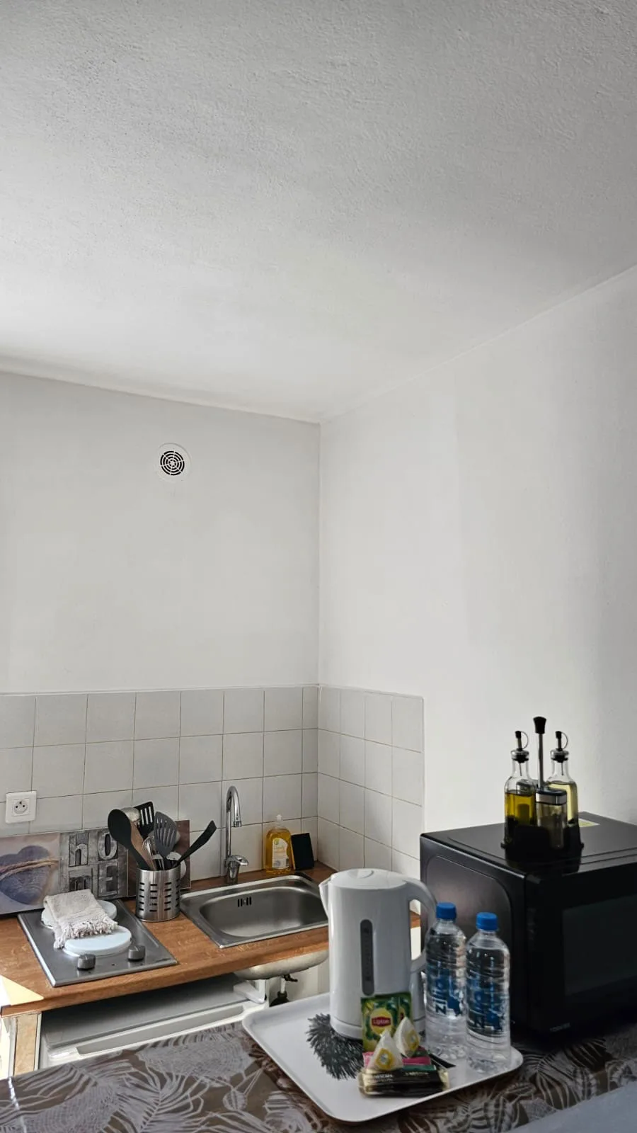 Kitchenette équipée du studio de vacances à Corte